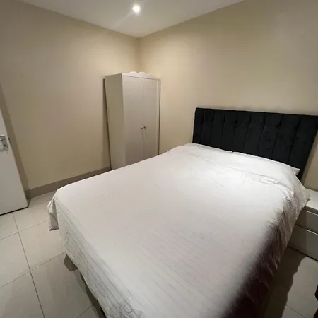 Szálloda Lovely In Kimmage, Dublin